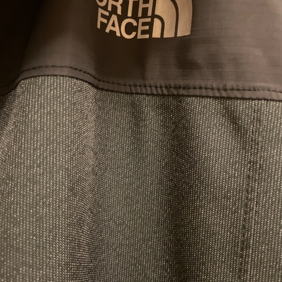 NorthFace Raincoat EXCELLENT CONDITION - Picture 2 of 3